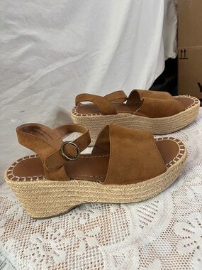 Universal Threads Tan Suede Espadrille Wedge Sandals 10